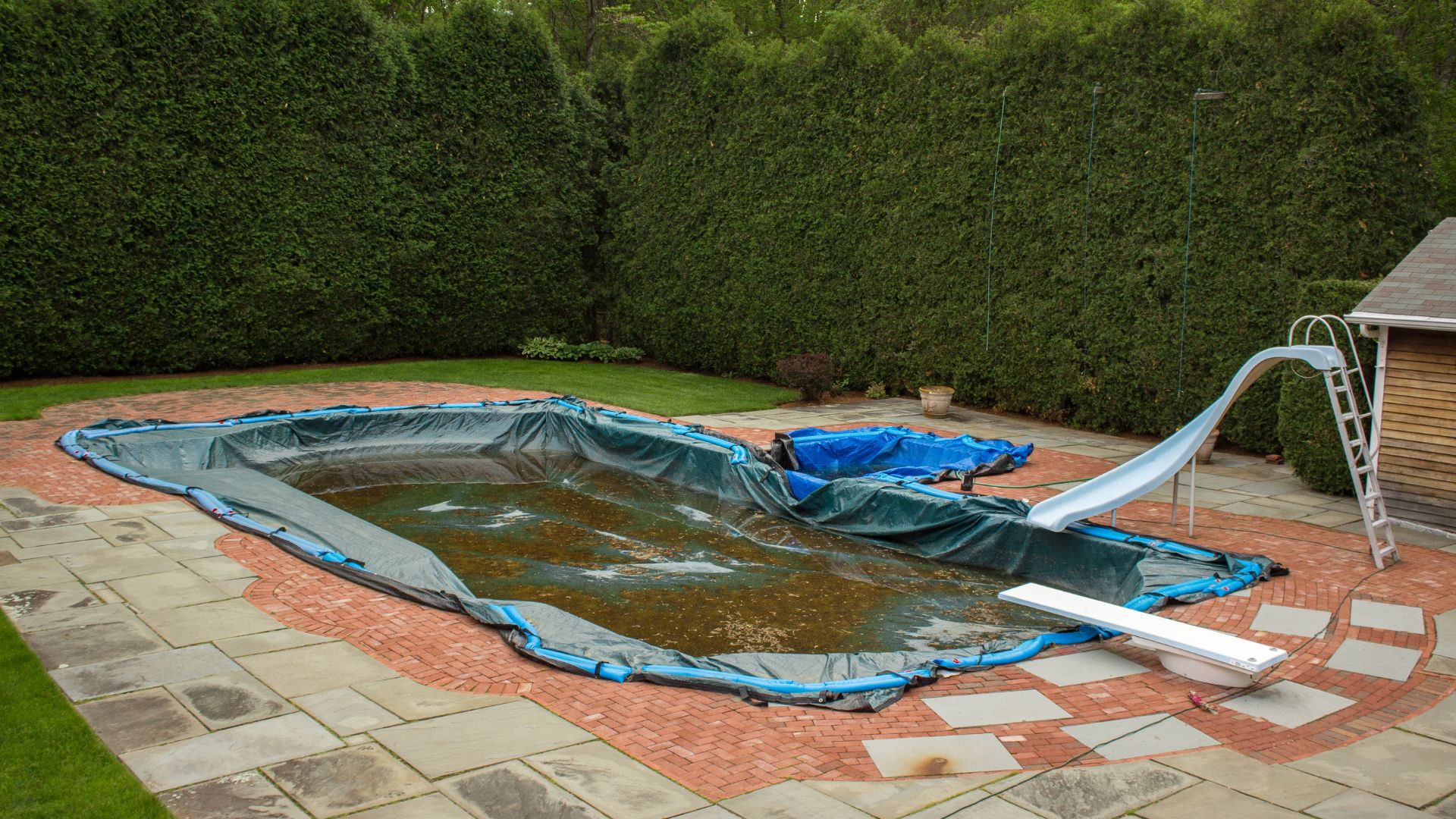 Comparatif méthodes décapage terrasse piscine