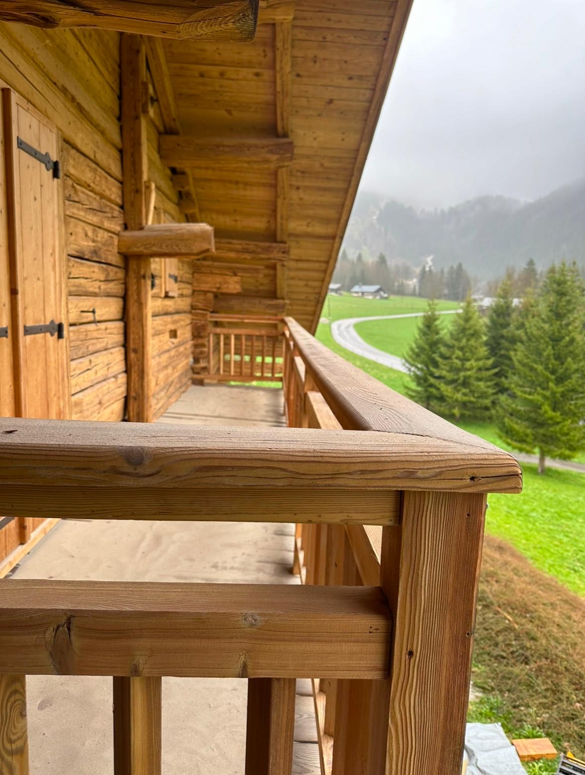 Rénovation de bardage bois avant l'hiver en Savoie
